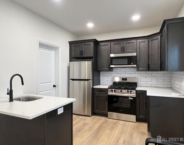 33 Obert Street - Photo Thumbnail 3