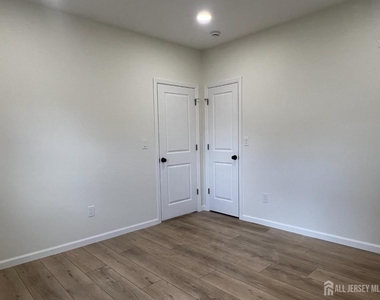 33 Obert Street - Photo Thumbnail 4