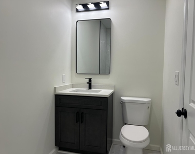 33 Obert Street - Photo Thumbnail 7