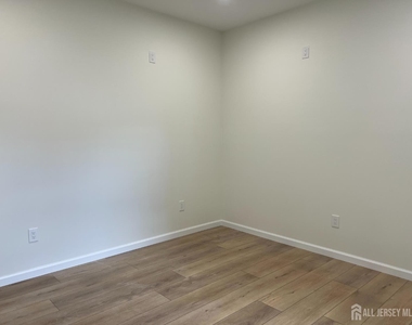 33 Obert Street - Photo Thumbnail 6