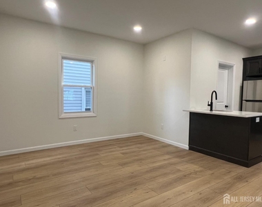 33 Obert Street - Photo Thumbnail 2