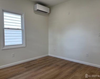 33 Obert Street - Photo Thumbnail 4