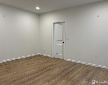 33 Obert Street - Photo Thumbnail 5