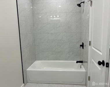 33 Obert Street - Photo Thumbnail 10