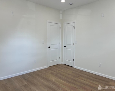 33 Obert Street - Photo Thumbnail 3