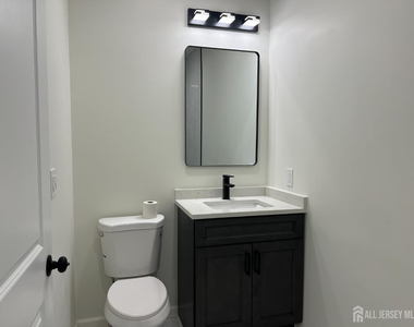 33 Obert Street - Photo Thumbnail 9