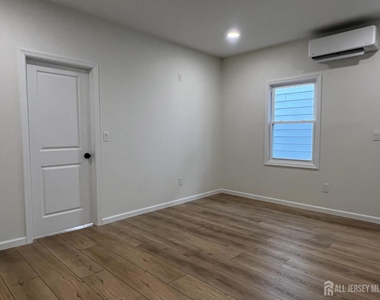 33 Obert Street - Photo Thumbnail 6