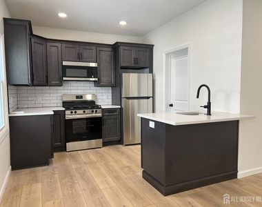 33 Obert Street - Photo Thumbnail 8