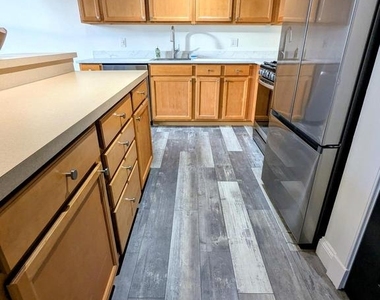 511 N Broad Street - Photo Thumbnail 6