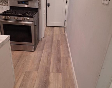 5235 Oxford Avenue - Photo Thumbnail 4