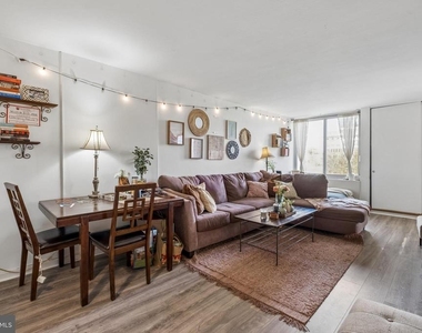 604 S Washington Square - Photo Thumbnail 7