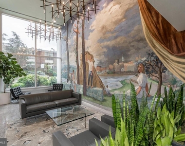 604 S Washington Square - Photo Thumbnail 2