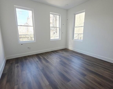 1520 S 22nd Street - Photo Thumbnail 3