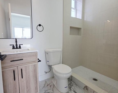 1520 S 22nd Street - Photo Thumbnail 5