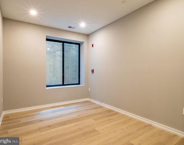 769 S 10th Street - Photo Thumbnail 6