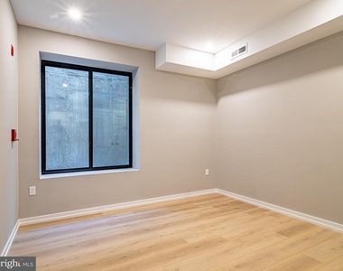 769 S 10th Street - Photo Thumbnail 3
