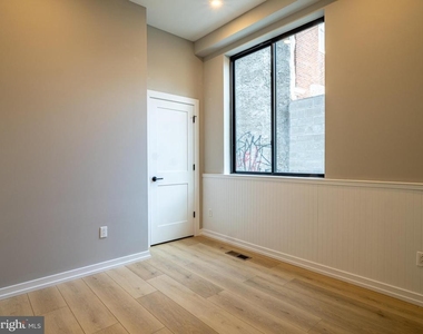 769 S 10th Street - Photo Thumbnail 5