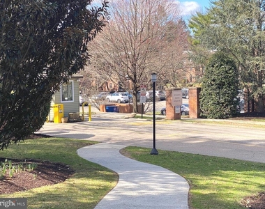 4000 Gypsy Lane - Photo Thumbnail 2