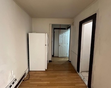 1115 Walnut Street - Photo Thumbnail 4