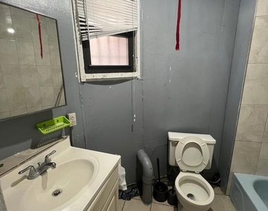 1115 Walnut Street - Photo Thumbnail 3