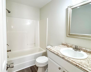 499 Coronation Drive - Photo Thumbnail 19