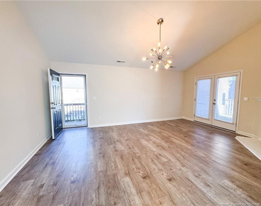 499 Coronation Drive - Photo Thumbnail 10