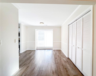 499 Coronation Drive - Photo Thumbnail 6