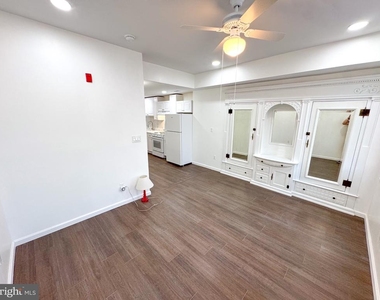 910 N 41st Street - Photo Thumbnail 2