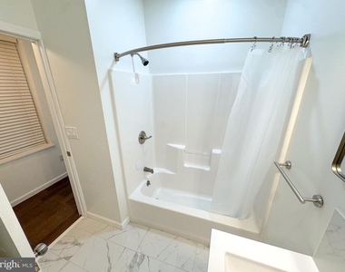 910 N 41st Street - Photo Thumbnail 5