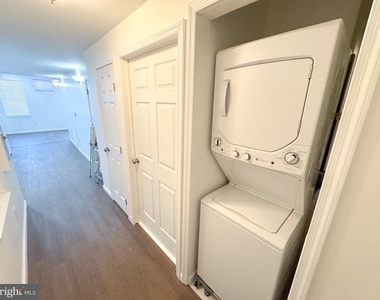 910 N 41st Street - Photo Thumbnail 3