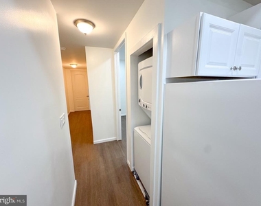 910 N 41st Street - Photo Thumbnail 2