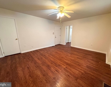 4444 Richmond Street - Photo Thumbnail 3