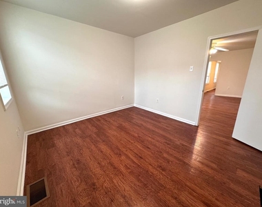 4444 Richmond Street - Photo Thumbnail 6