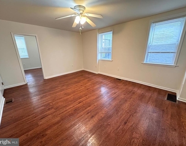 4444 Richmond Street - Photo Thumbnail 4