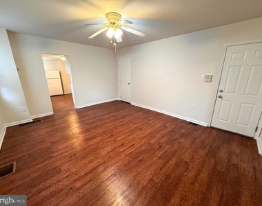 4444 Richmond Street - Photo Thumbnail 2