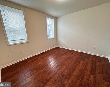 4444 Richmond Street - Photo Thumbnail 5