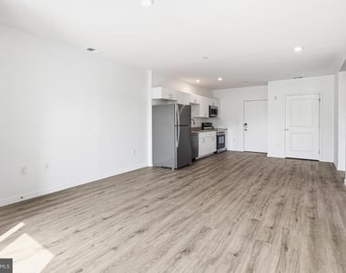 915 N Broad Street - Photo Thumbnail 3