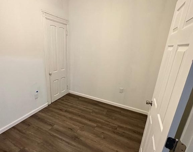 242 Grant Street - Photo Thumbnail 11