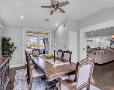 375 Kildare Drive - Photo Thumbnail 8