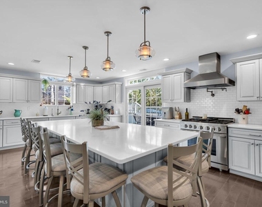 375 Kildare Drive - Photo Thumbnail 10