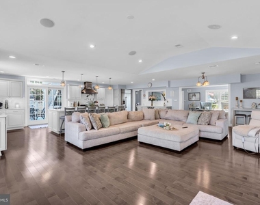 375 Kildare Drive - Photo Thumbnail 7