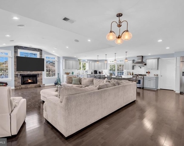 375 Kildare Drive - Photo Thumbnail 6