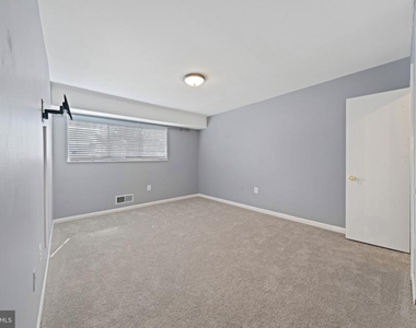 10620 Weymouth Street - Photo Thumbnail 14