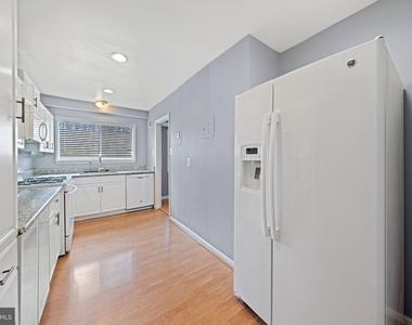 10620 Weymouth Street - Photo Thumbnail 2