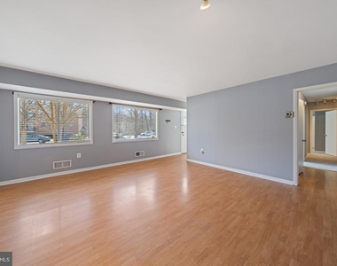10620 Weymouth Street - Photo Thumbnail 6