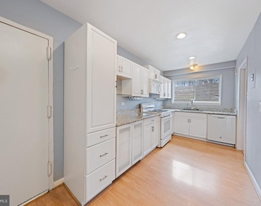 10620 Weymouth Street - Photo Thumbnail 3