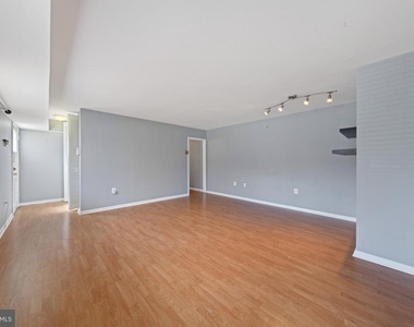 10620 Weymouth Street - Photo Thumbnail 5