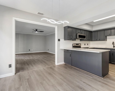 2226 Nantucket Dr - Photo Thumbnail 22