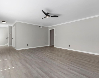 2226 Nantucket Dr - Photo Thumbnail 13