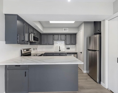2226 Nantucket Dr - Photo Thumbnail 2